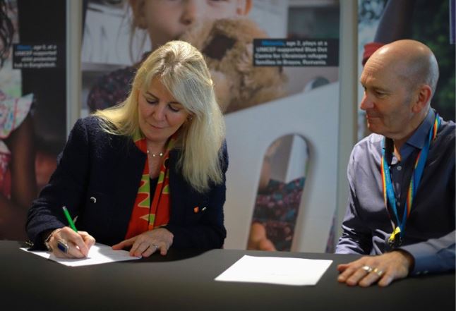 ■International Development Minister Carolyn Labey and Dr Philip Goodwin, chief executive at the UK committee for UNICEF, signing the agreement